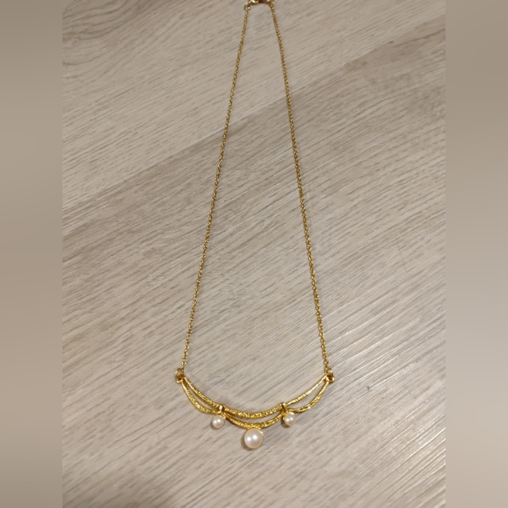 Elegant Gold Pearl Necklace